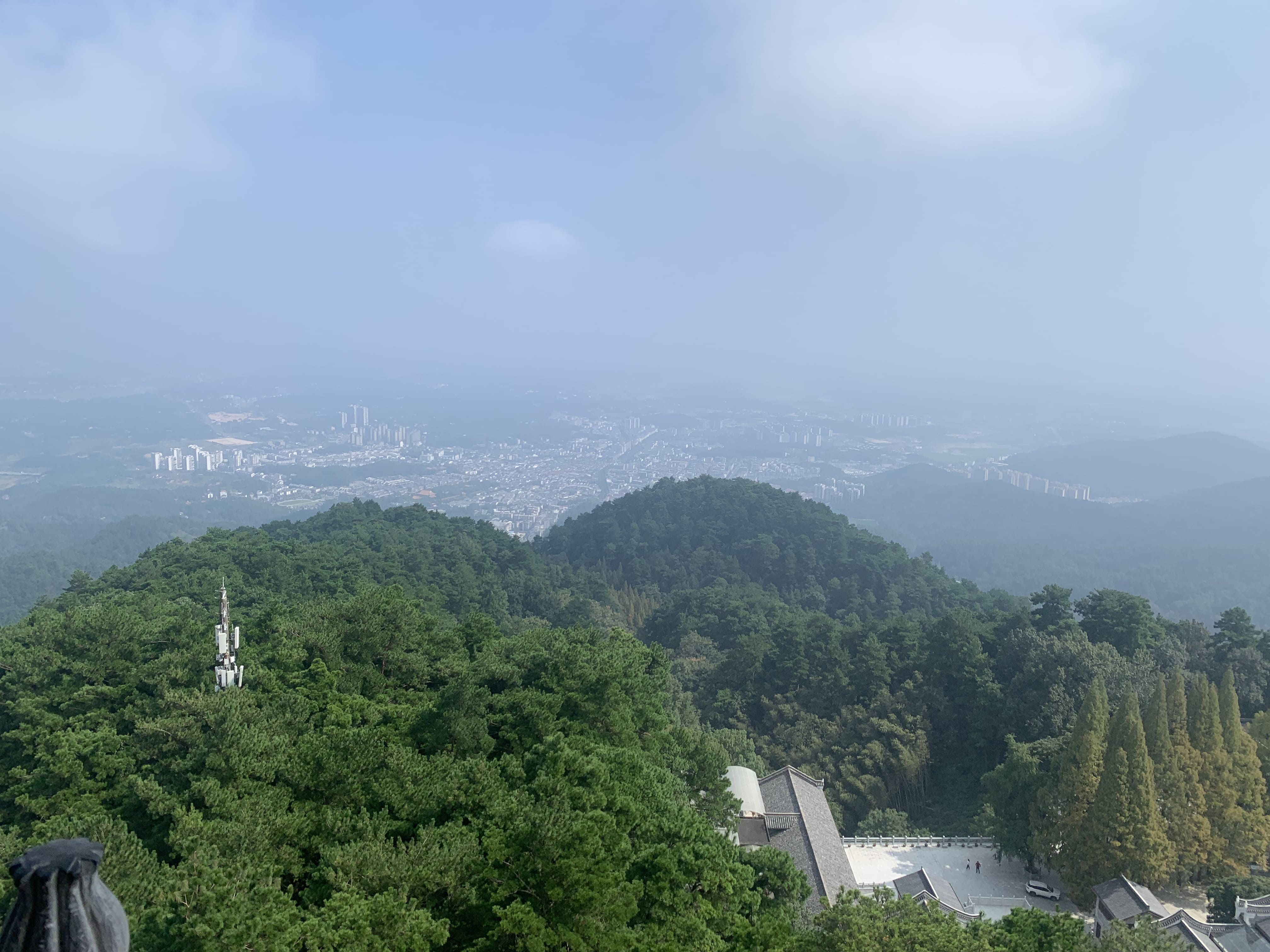 金刚舍利塔塔顶俯瞰山下